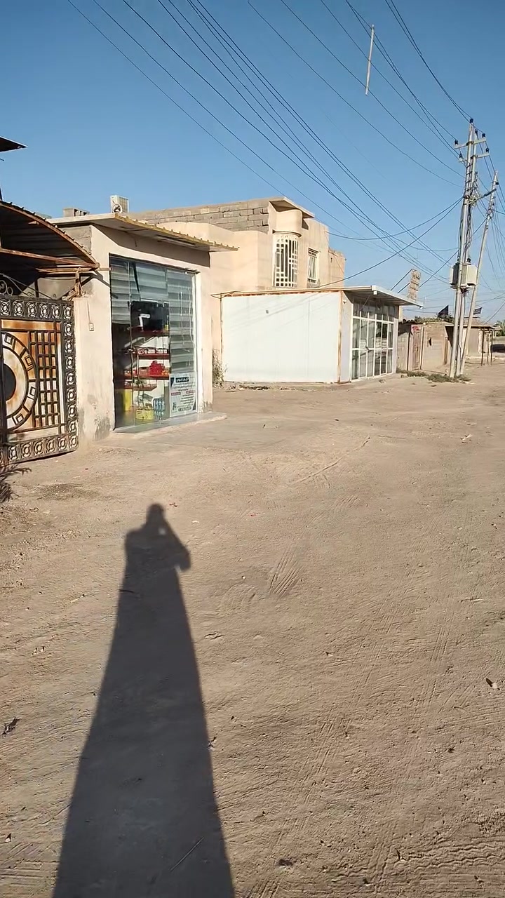 السلام وعليكم قطعة أرض للبيع في الحوطة قرب خطوة الامام العباس المنطقة سكنيه واكلشي متوفر بيهه مدارس محلات القطعة سند 23بسم عراقي وابو الكاع يسكن با ارض نفسهه يعني كاعهم القطعة 200متر ***********
