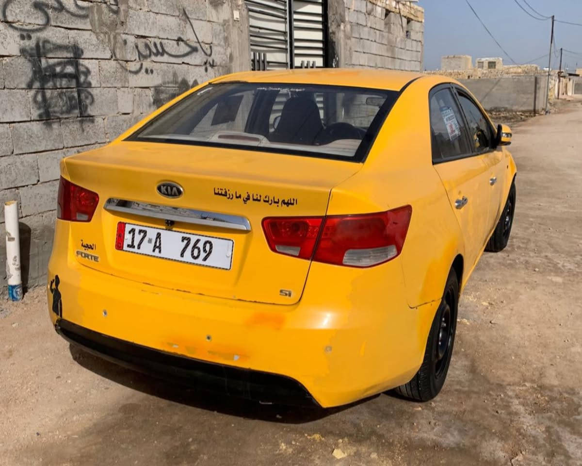 السلام عليكم سيراتو للبيع موديل 2009 رقم مثني. مميز (769). سياره مصفره هيئة وغرامات وسنويه 28 جاهزة من مكينه وتخم تاير جديد وباتري جديد وداخل نضيفه سياره ااي ضربه عابره مابيها مكينه 1600 والسياره شوف عينك تجي وتكلب وتقنع   مكان السياره السماوه - قضاء الرميثه.  للاستفسار انتصل على الرقم ( ***********)
