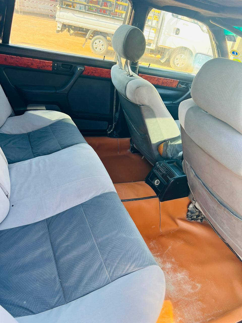 السلام عليكم
بيم 89بغداد نكليزي مداور ثاني يوم
مصبوغه عام لجماليه بدون ضربه 
سياره جاهزه من كلشي 
45ورقه وبيه مجال بسيط 
الديوانية الحمزه الشرقي 
***********
