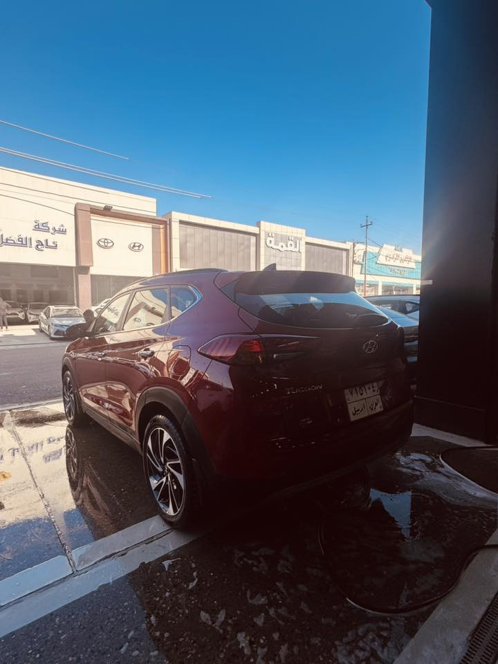 هونداي توسان 
موديل 2020 ( خليجي ) 
بدون صبغ وبدون بارد 
ماشية 29,000 كم 
-بصمة
-تشغيل عن بعد 
-بانوراما 
-شاشة كار بلي 
-مكينة 2400 
-كشنات جلد كرسي السائق كهرباء 
-شاحن واير ليس
-نقط عمياء حساس امامي خلفي 
-مري كهرباء 
-٥ ويل كب سبير شركة منازل 
-قطعتين تبريد 
-4 ويل درايف 
سنوية باسمي وهزة ولوحات جديدة 
السعر 20,000$ 
***********

