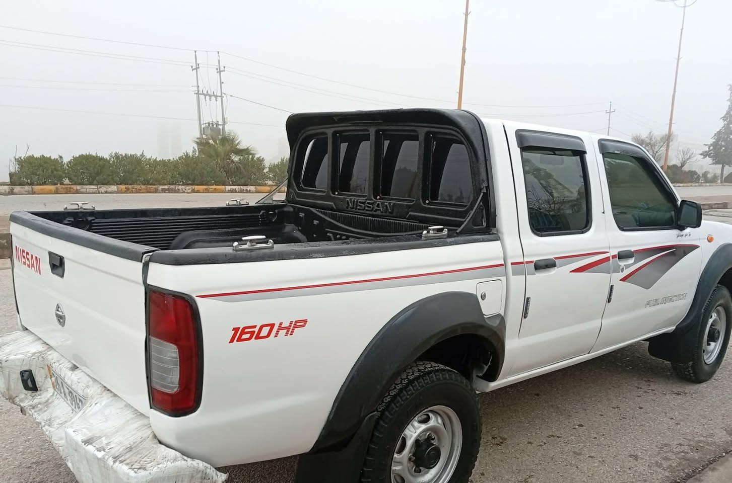 نیسان  ٢٠٠٥ کامل کراوە بە ٢٠١٤ پەلە پەلە بۆیاخی هەیە رەقەم جنوبە  سەنەوی رەقەم تازەیە بەشەرت دەبل ئەکسل   هەموو گیانی بەشەرت ***********
