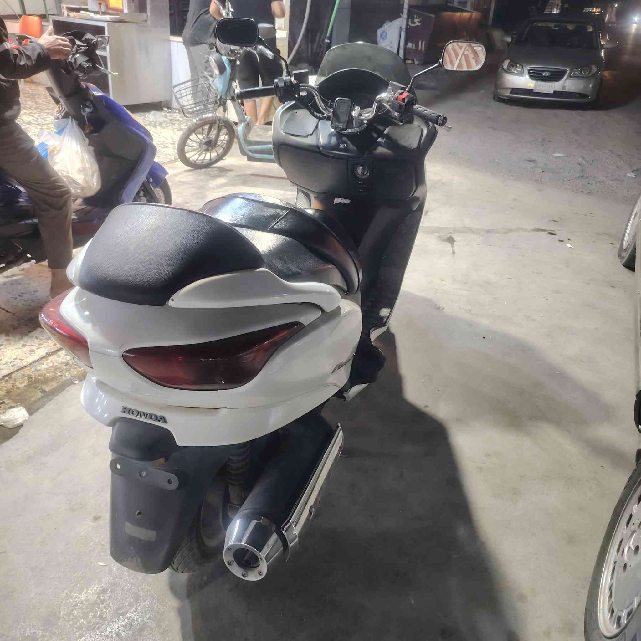 سلام وعليكم فورزة 08 للبيع كير شغال بس اني لاغي دراجة مكفولة كفالة عامة مكاني بغداد جسر ديالئ الاستفسار ***********
