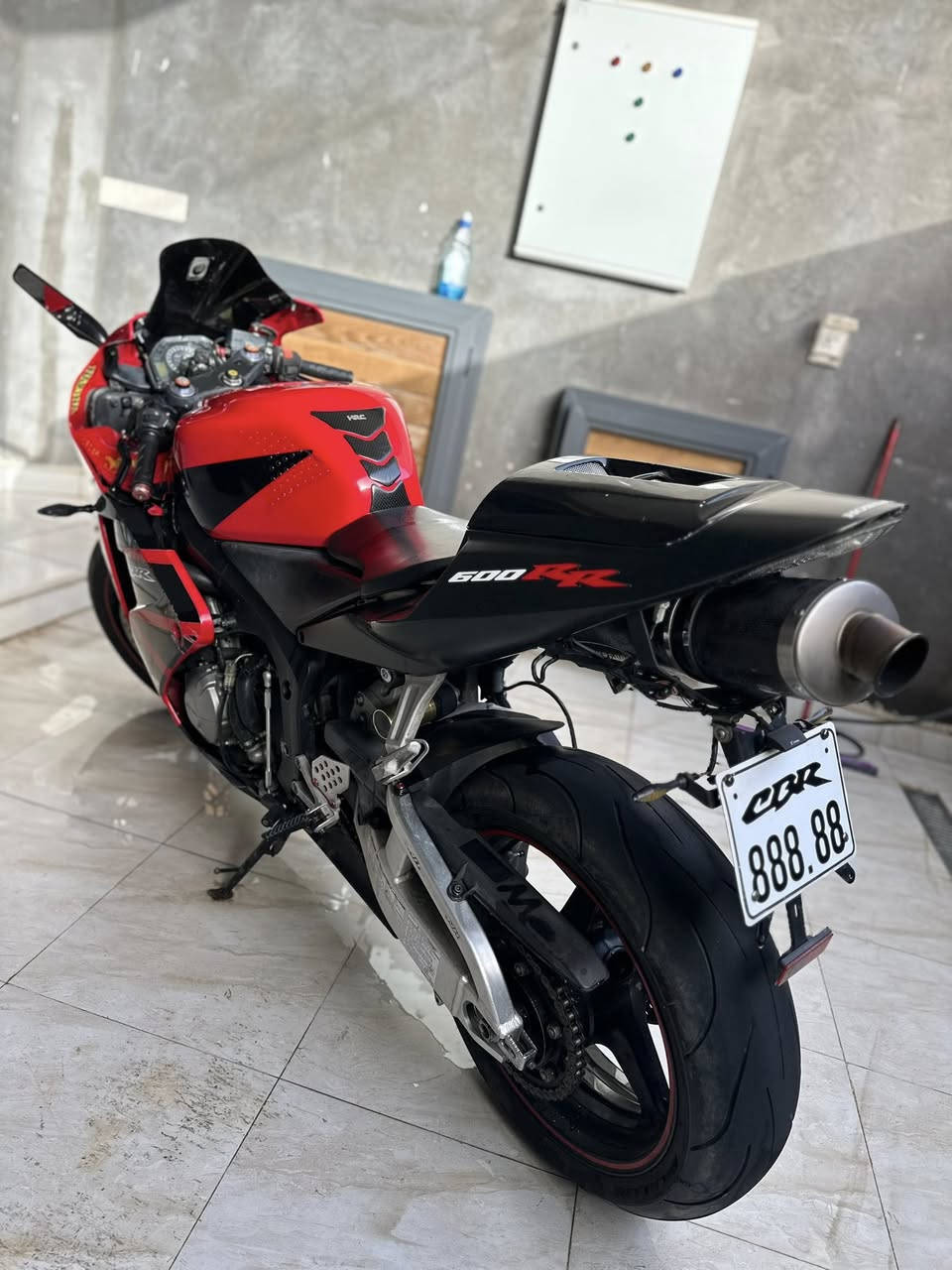 CBR 600 RR 
دراجه طالعه من كلشي وكلاشي ب 2025/10/17
صارلها بالعراق 4 اشهر 
دراجه ستوك وتخبل شلعه معدل ماناقصها اي شي 
السعر 31 ورقه
مكاني ناصريه


**إذا كنت صاحب هذا الإعلان وتريد حذفه لأي سبب، رجاءا أرسل رسالة إلى الدعم الفني**