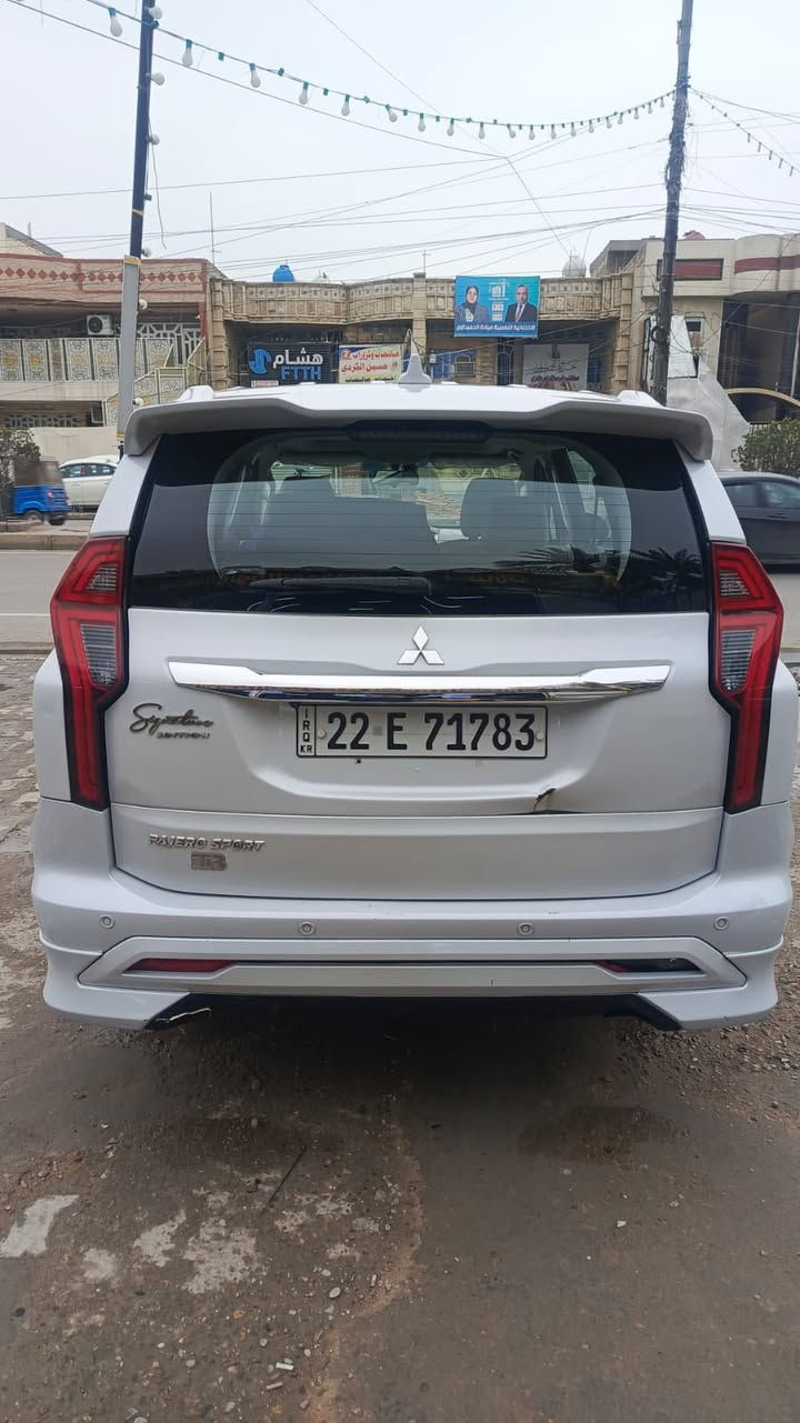 باجيرو مونتيرو نوع الكت رياضي ماشية 57 مواصفاتها محرك 3000 ، بصمة وشاشة وكشنات ميكانيك والسيارة واحد على واحد وبلادية عدا رصعة خفيفة في الصندوق من استلمتها من الشركة مطخوخة من الرمبة و مكفولة من الصبغ والبارد والتبديل وباقي مواصفات الباجيرو معروفة ، السعر 21.500
التواصل 

0770 537 3947
