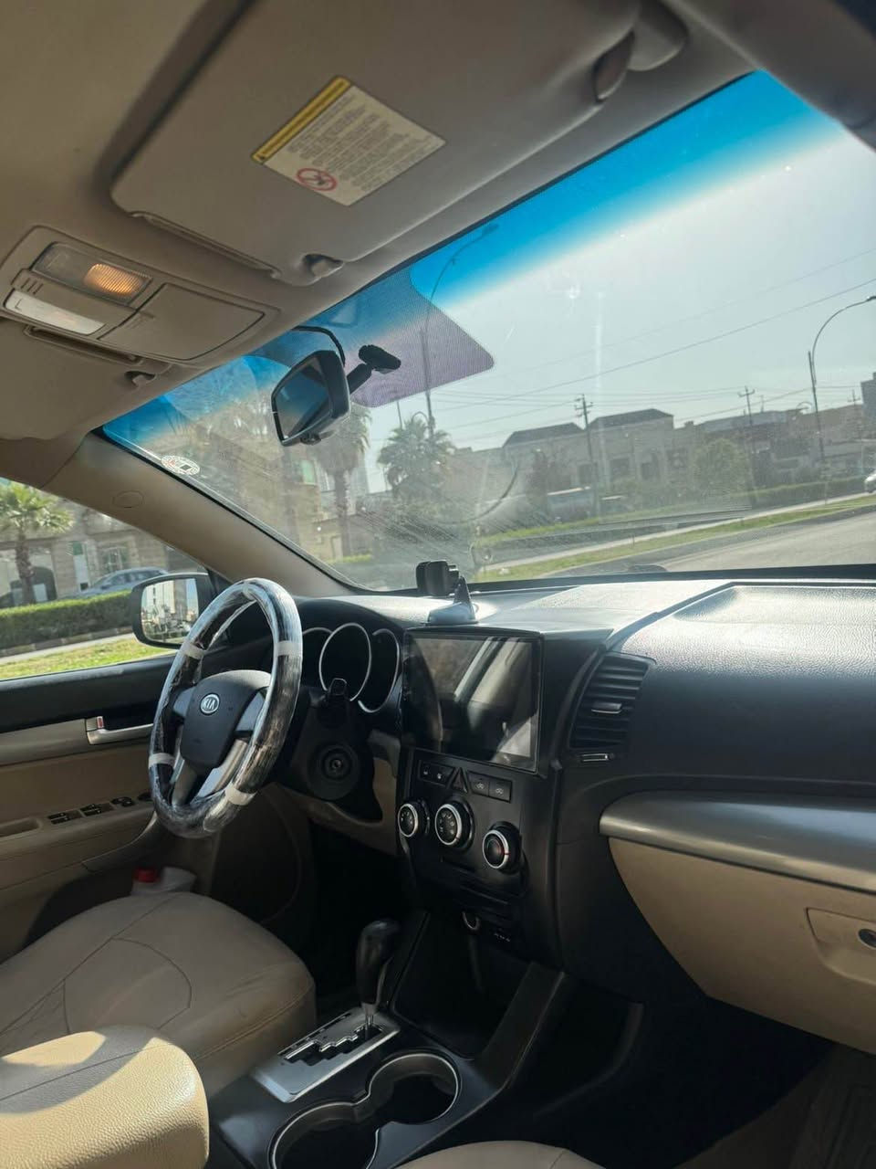 كيا.  سورينتو
موديل. ٢٠١٢
كير توماتيك
سياره. ٧ نفري واته ٣ مقعد
ويل كب بيلاد
بلاجكتور بيلاد
سياره كه كير مه كينه. كاره باي به شرت.  سياره كه به بي ليدرانه. نيو جاملغي بيشه وه سبوغه به بي ژووري واته داخلي بشرت. ارباك به شرت. جوار تايه تازه ي لو به سترايه سياره كه رقم هه زه سنوي ژينكه هه مووي نويه. به ناوي خومه.  رقم تلفون.     *********** أربيل, العراق
