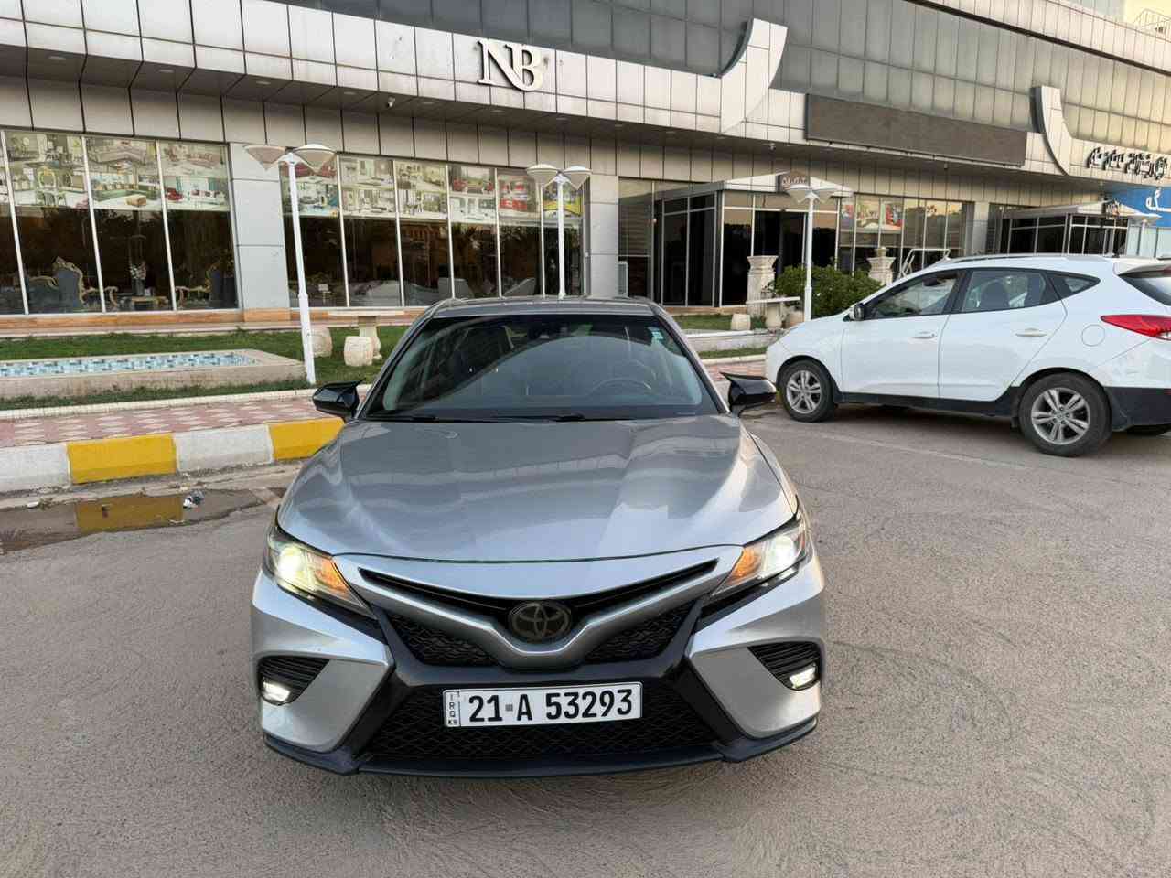 كامري موديل (٢٠١٨) وارد امريكي مواصفات SE شاشه و كاميره كوشن جلد و كارباي رادار و خه تي جاده فوليوم و تحديد سورعه گير سپورت مكينه ي (٤) پستون گير و مكينه به شرت اسپانه ي برنه كوتووه (١١٠)هزار روشتووه تنها جاملغ سايق بوياغه و ٢دوو په له بچوك سارده كوتي پيوه يه سنوي رقم نوييه شرت تحويل وغرامه نرخي (١٧٠)$ ورق شوين كلار ژم (***********)
عربي 
كامري موديل (٢٠١٨) مواصفات SEكوشن جلد وكارباي شاشه وكاميره رادار وخط شارع تحكم استيرن فول شفتات بل استيرن بي صبوخ فقط چاملغ سايق جدام وبي مكانين تعديل بارد بصيط كير ومحرك وحداديته مكفول محرك (٤) سلندر ماشي (١١٠) الف مايل سنويته ورقم جديد شرط تحويل وغرامه سعره (١٧٠)$ ورق مكانه كلار استفسار (***********) كالار, السليمانية
