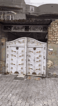 سلام عليكم بيت البيع مساحه 200متر قاطين بي أربع غرف 2 فوك او 2 جوه العنوان مسقط شارع ابو جلال دالال يم بانزين خانه الجديد البيت على شارع عشرين صاير سعر اتصال ***********
