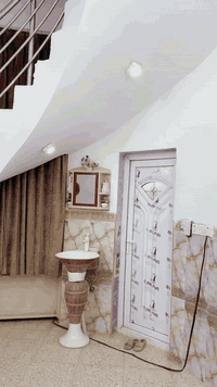 السلام عليكم
دار للبيع طابو صرف كونكريت مسلح طابق واحد متكون من غرفه نوم صاله استقبال منور صحيات داخليه خارجيه 
واجهه 8 نزال 12 
المساحه 104 م 
حي الفرات شارع الصب فرع اسواق كيان تبليط وخدمات كامله 
للاستفسار الاتصال بالرقم ‭0771 223 9569‬
