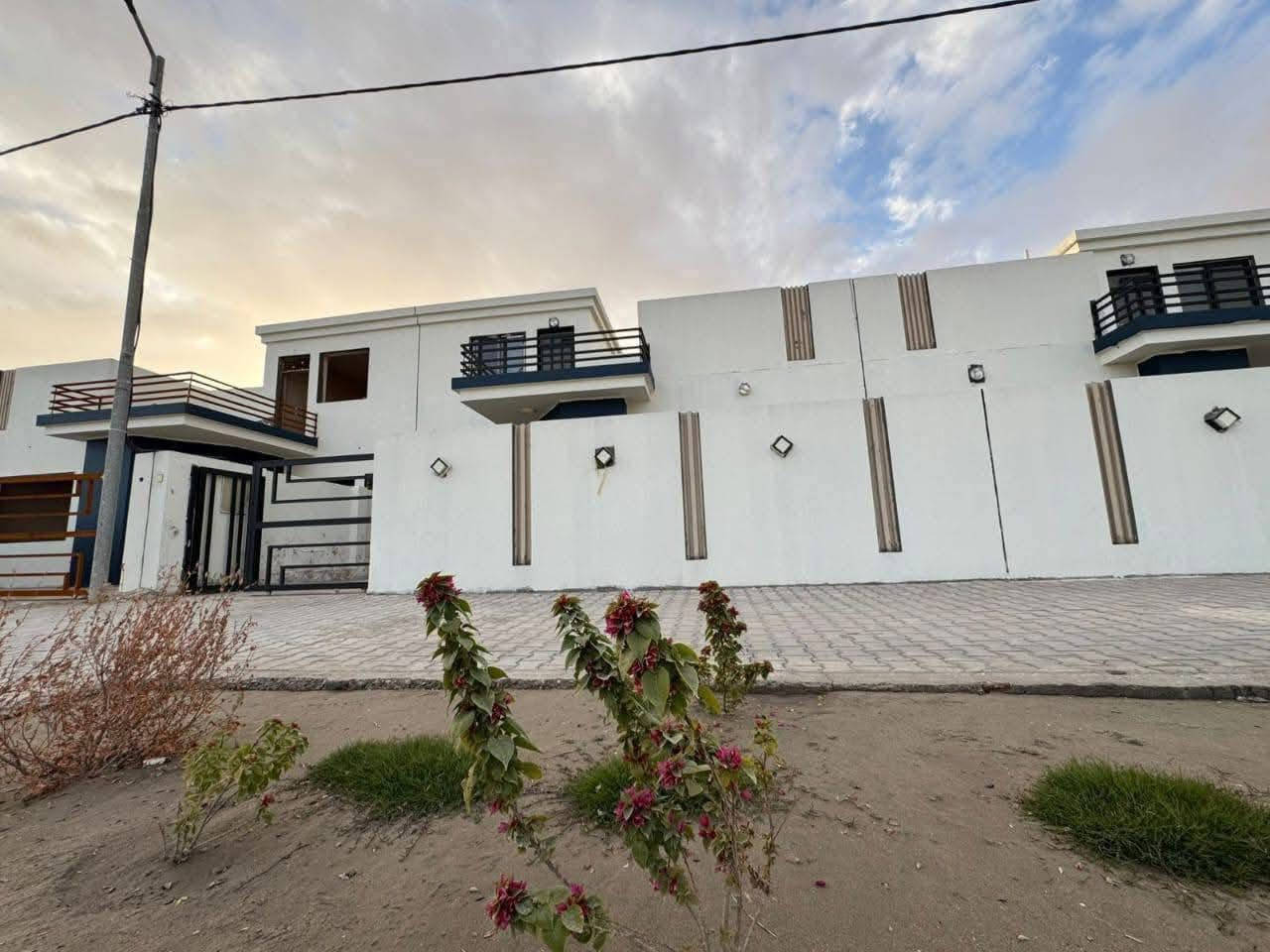 🪩دار  للبيع في مجمع النخيل السكني ✨
🪩مرحلة   أولـى  بـلـوك 3وجـهه ع مجمع الـؤلـؤة

🪩سعر الـكـلي 170  ملـيون واصـل85 مليـون

🪩باقي85 مصرف عقاري اقساط 500 الف(يتغير الكفيل )

🪩مساحة 200متر طابق ونص عدد الغرف 3

🪩مطبخ اسـتـقبال حديقة كراج جاهز السـكـن

🪩يباع بتطلوعة مناسبةجاهز السـكن  ر

📱للاستفسار للاتـصـال أو مـراسـلـه الصـفـحـة

*********** ابوحسين الإبراهيمي -
