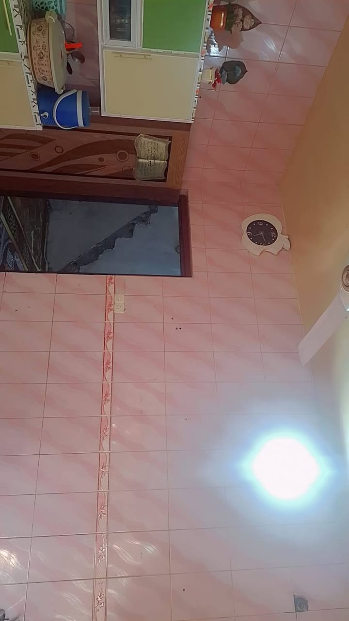 داره للبيع في دور الصحة قرب الوليد قبل جسر ديالى القديم المساحة ٢٠٠م صاله واستقبال ومطبخ وصحيات وكراج فيه ستة غرف للاستفسار الاتصال على الرقم***********
