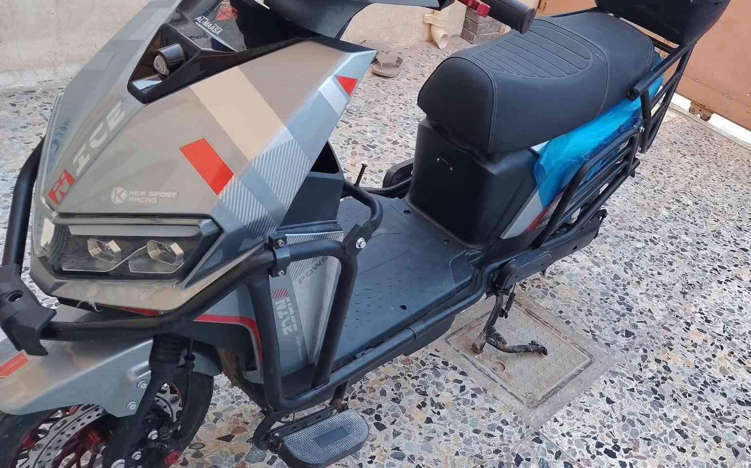 دراجه الماسه شحن 6 بطاريات مدرع موديل 2026 استخدام 3 اشهر فقط الدراجه بعدها لك بالنايلون ترايك من الفلوجه للرمادي شرط تمشي 60 كيلو حقيقي فول مواصفات تشتغل بصمه وكارت نشرات محيطيه تثبيت ستيرن سياقه ذاتيه  وبعد بيها هواي مواصفات مكانها الفلوجه  سعرها 850 الف وترهم مراوس  للاستفسار مراسله الصفحه او الاتصال *********** بي واتساب
