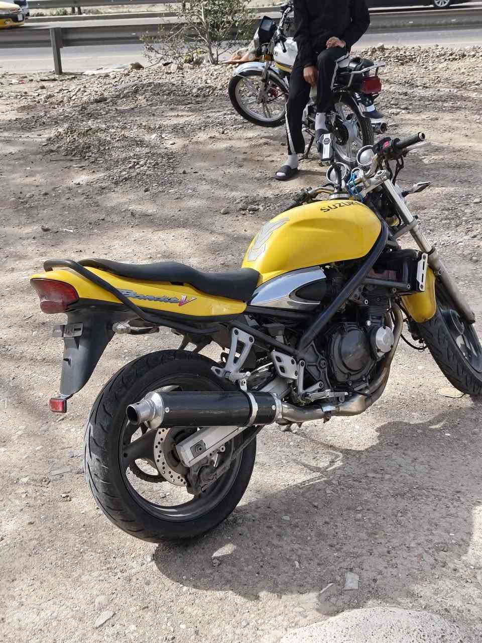 بطح باندا فول بدون نقص لون اصفر
دبل اشاير
سلف بكل وكت
نضافة كشر 
لايت عالي ناصي
مال جناي
السعر مليون و٦٠٠
الدراجة كمرك مدفوع واوراق موجودة يعني تترقم تمشي بيهة وين ميعجبك
مكاني بغداد الكرخ حي الجهاد
 *********** 
***********
متوفر واتساب
