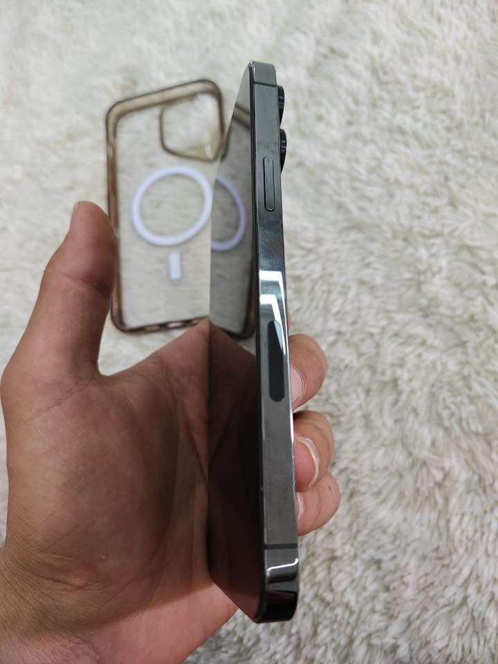 السلام عليكم 
جهاز ‏(تك خط )iPhone 13 Pro Max(256)
جهاز نضافه 100 
كله بلادي شرط 
بطارية 🔋 91 شرط الفحص
نموذج m أمريكي 
السعر 700 
اتصل***********
