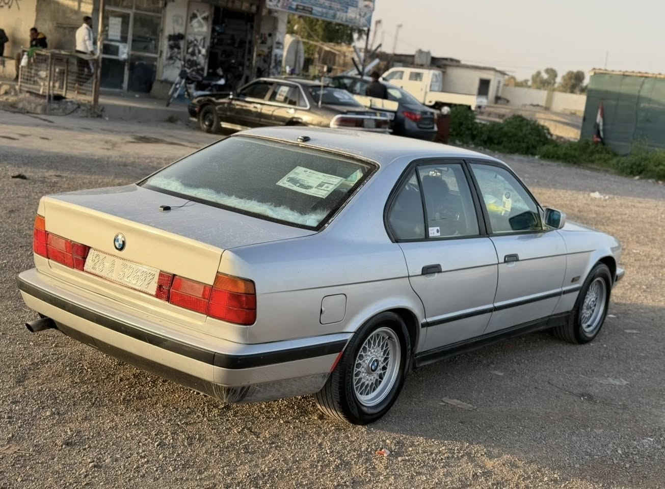 السلام عليكم للبيع بي ام موديل 1992  محرك مسكر شرط كير وتماتيك شرط صدر امامي خلفي جديد تخم تاير جديد تخم ويل اصلي بلادي رقم صلاح الدين سنويه الغايه 20230 هزه جديد تبريد نقص كمبريسر تدفئه نار السياره بدون صبغ جماليه بدون اي حادث غرفه جديده السعر 65 وبيها مجال يرهم مروس حسب القناعه مكاني تكريت رقم التلفون ***********
