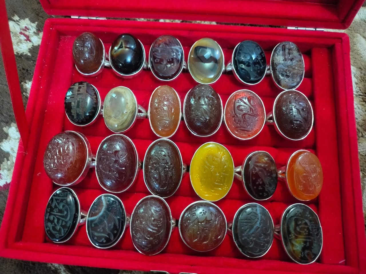 السلام عليكم خواتم صياغات يدويه سعر الخاتم جمله اكو 35 واكو 20 التواصل على الخاص مفرد وجمله للبيع


**إذا كنت صاحب هذا الإعلان وتريد حذفه لأي سبب، رجاءا أرسل رسالة إلى الدعم الفني**