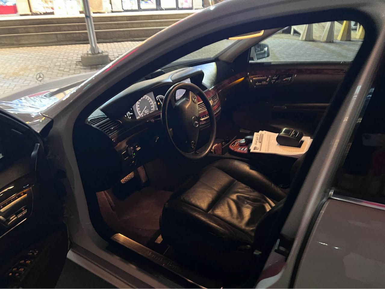 مرسيدس S كلاس 2005
وارد يابان
ماشيه 138 ألف
محدَّثة 13 كله أصلي
سيارة نظيفة جدًا جدًا – وكالة
ما بيها ولا نقص ولا صرف
الموقع: بغداد / حي الخضراء  ***********
السعر 195$ 
المواصفات الكاملة:
 • مكينة 6 سلندر قوية وناعمة
 • جير أوتوماتيك سلس
 • تعليق هيدروليك مريح
 • فتح وغلق كهرباء
 • مقاعد جلد كهرباء مع ذاكرة
 • تبريد + تدفئة مقاعد
 • شاشة كبيرة وكالة
 • نظام صوتي فاخر
 • كروز كنترول
 • تحكم كامل من الدركسون  • 
 • حساسات أمام وخلف
 • 
 • بصمة تشغيل
 • فتحة سقف
 • تكييف أوتوماتيك ثنائي
 • وسائد هوائية كاملة
 • ABS / ESP بغداد, العراق
