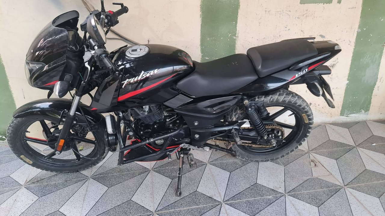 م̷ـــِْن رخصة صاحب الكروب بولسر موديل 23 للبيع ماشيه 7 الف.  ونضيفه كلش تخبل مبيه اي نقص اضرب سلف وطلع سكني بغداد التاجي ابو عضام بل مساره قرب محلات القمه للتصالات السعر. مليونين 300 وبيه مجال وهاذا رقمي بي واتساب *********** ولي يحب باقي التفاصيل بل خاص بيكم خير ودللو
