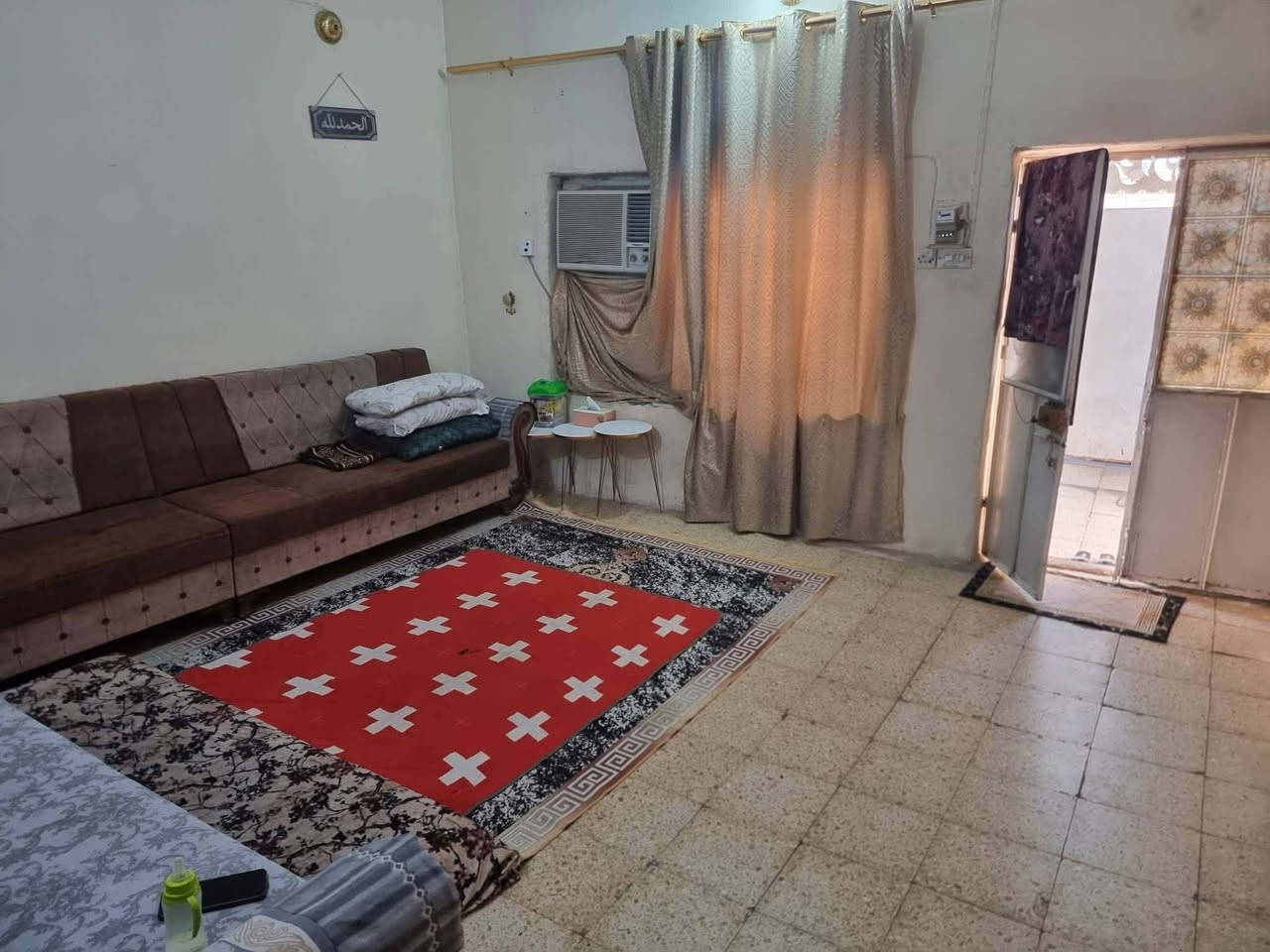 السلام عليكم..بيـت طابقين للبـيع الموقـع… وسط باب الخان المساحه …125متر …يحتوي على غرفه الطابق الأرضي مع استقبال ومطبخ حار وبارد مع غرفتين الطابق الثاني للأستفسار اتصال ع الرقم
***********

