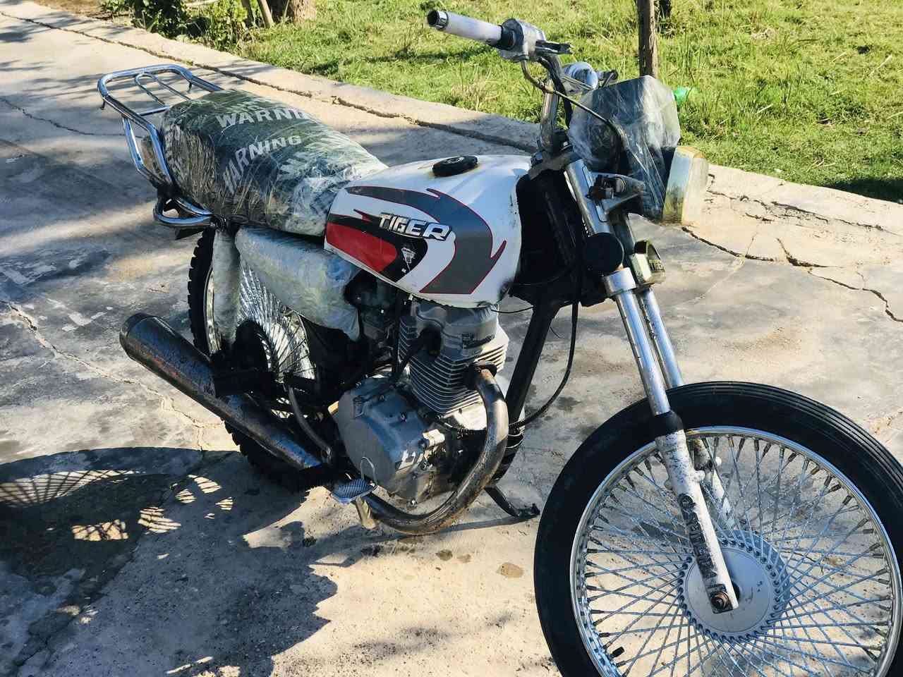 السلام عليكم دراجه للبيع تايكر موديل21اوراق بغداد المكان واسط عزيزيه سعر خاص اوتصال ***********
