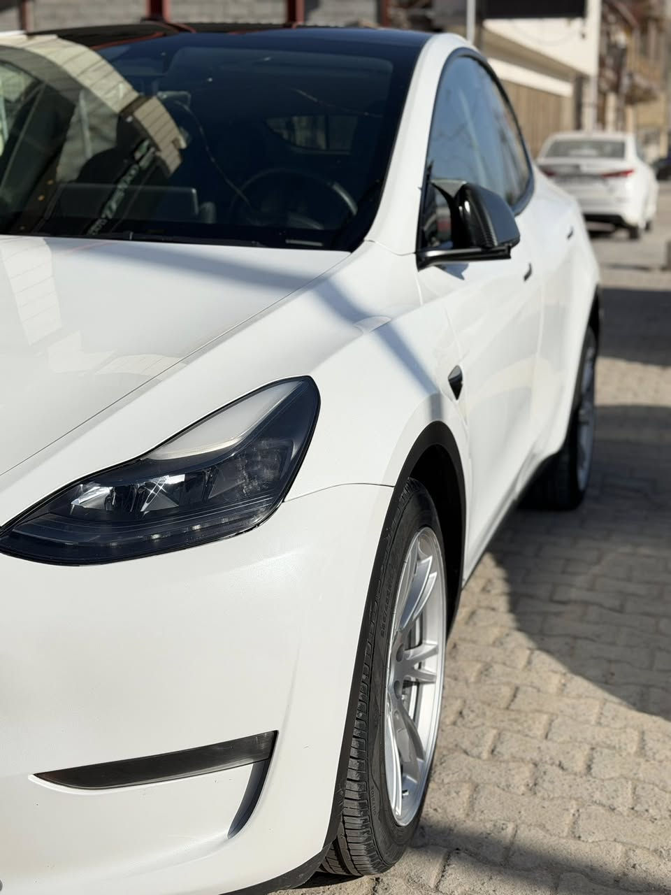 تسلا مودل Y لونك رينج دبل ماطور🚀
موديل 23 
رقم بغداد ومبرمجة اونلايين
41 الف مايل ماشيه  
*   سقف بانوراما زجاج 🪟
*   شاشة كبيرة حجم 15 بوصة
*   كاميرا خلفية
*   حساسات خلفية
*   كاميرا امامية
*   حساسات اماميه
*   كاميرا جانبيه
*   كراسي كهرباء جلد
*   كراسي كهرباء
*   كراسي مدفية
*   غرفة جلد مميزة
*   رادار امامي
*   رادار خلفي
*   رادار جانبي
*   مانع تصادم
*   محدد مسرب
*   كاميرات عدد 8
*   حساسات جانبيه
*   مثبت سرعة
*   كاميرات محيطيه °360
*   تحكم بالسياره عن طريق الشاشة�Auto Pilot نظام قيادة آلية •
*   عداد ديجيتال
*   تشغيل تلقائي
Full Self drive نظام قيادة ذاتية •
*   نظام (RCTA) للتنبيه عند الرجوع للخلف
*   نظام (RSA) لكشف لافتات السرعه للطريق ب نظام (PSC) الرادار الذكي لمنع الاصطدام
*   نظام (LTA) لتحديد المسار على الطريق
*   تشغيل عن بعد
*   الدخول الذكي
YouTube / WhatsApp / Tik ) نظام ترفيهي كامل متكامل يحتوي على •
(Tok / Netflix
Wifi •
GPS
اوامر صوتية •
*   اضوية امامية LED
*   اضوية خلفية LED
*   كشافات ضباب LED
*   إنارة امامية زنون Full LED
*   إنارة امامية Auto
  نظام محاكة ذاتي للسياره من الخارج

مكان السياره كربلاء 
لاتصال 
***********
