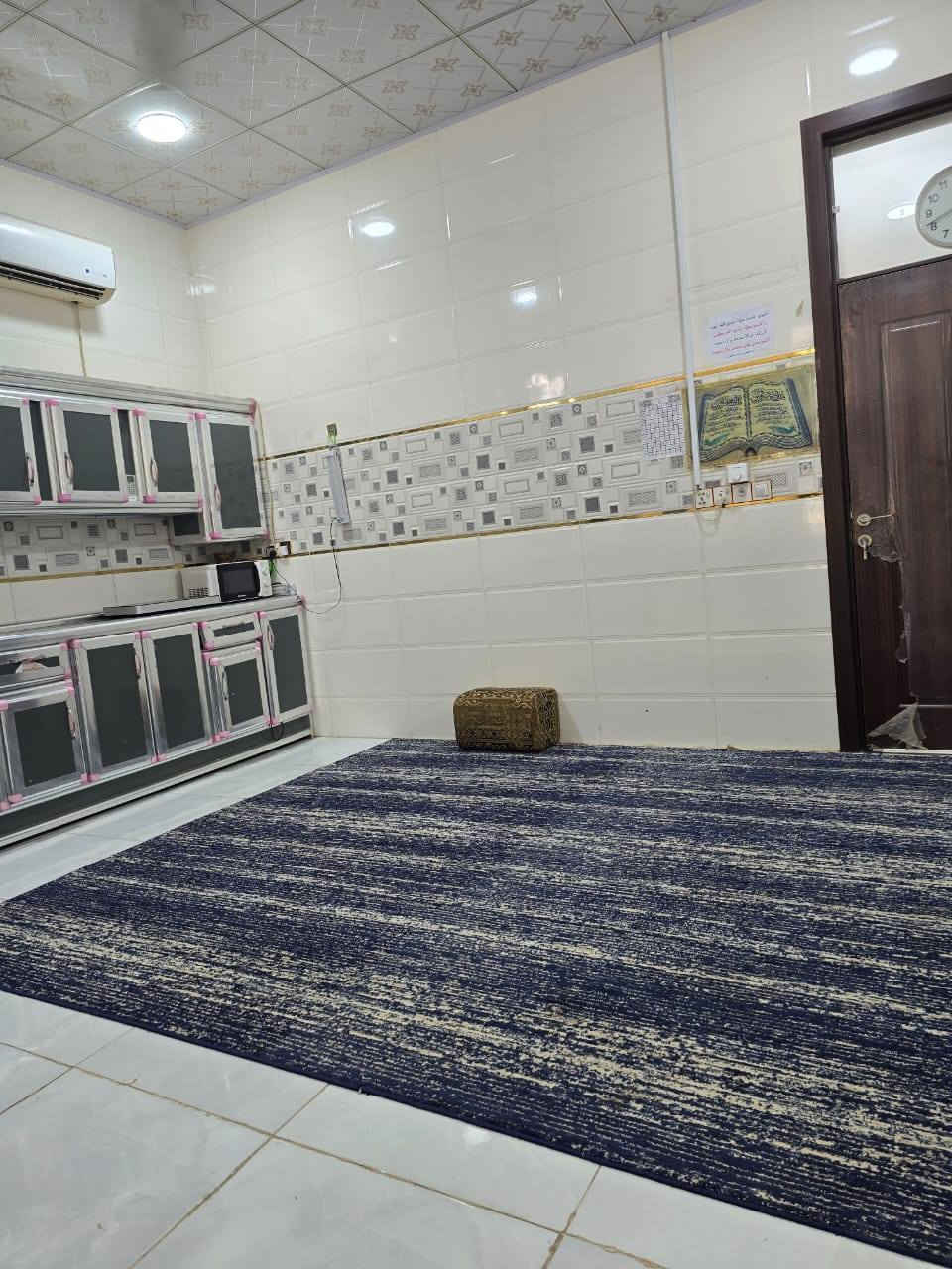 بيت جديد للبيع على طريق السنيه سياحي مساحته 600م قريب على شارع رئيسي خدمات كامله بناء 4غرف وصاله ومطبخ واستقبال وحمام طارمه حلوه تفاصيل أكثر على رقم ***********
