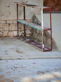 ميز خشب ورد • معلق بالحايط • بعقوبة جرف