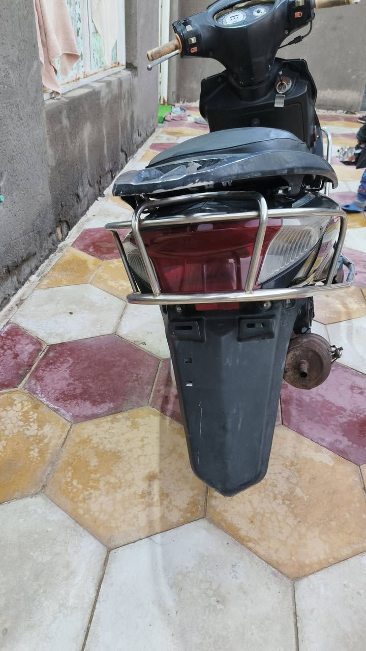 اعيد النشر بسبب  الوعود الكاذبه السلام عليكم دراجة للبيع الدراجة كلش نظيفه ونكره سلف شوكت ما يعجبك السعر 375وبيها مجال للطيبين مكاني الرميثة ***********
