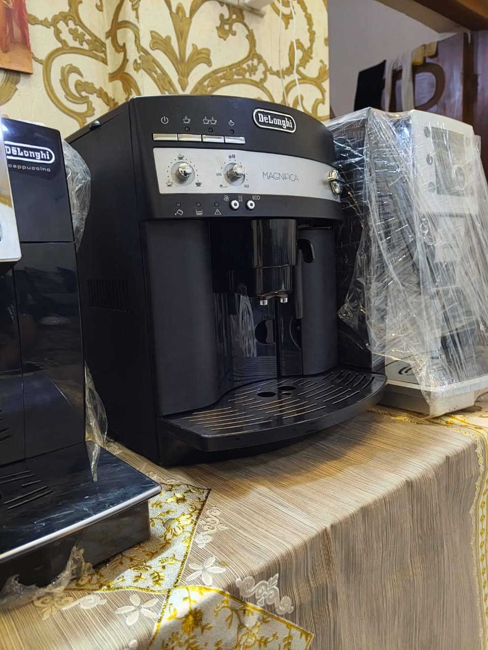 مكينة قهوة اوتوماتيك دولنجي مكنفيكا سعر250 الف وتوصيل مجاني.. ***********
