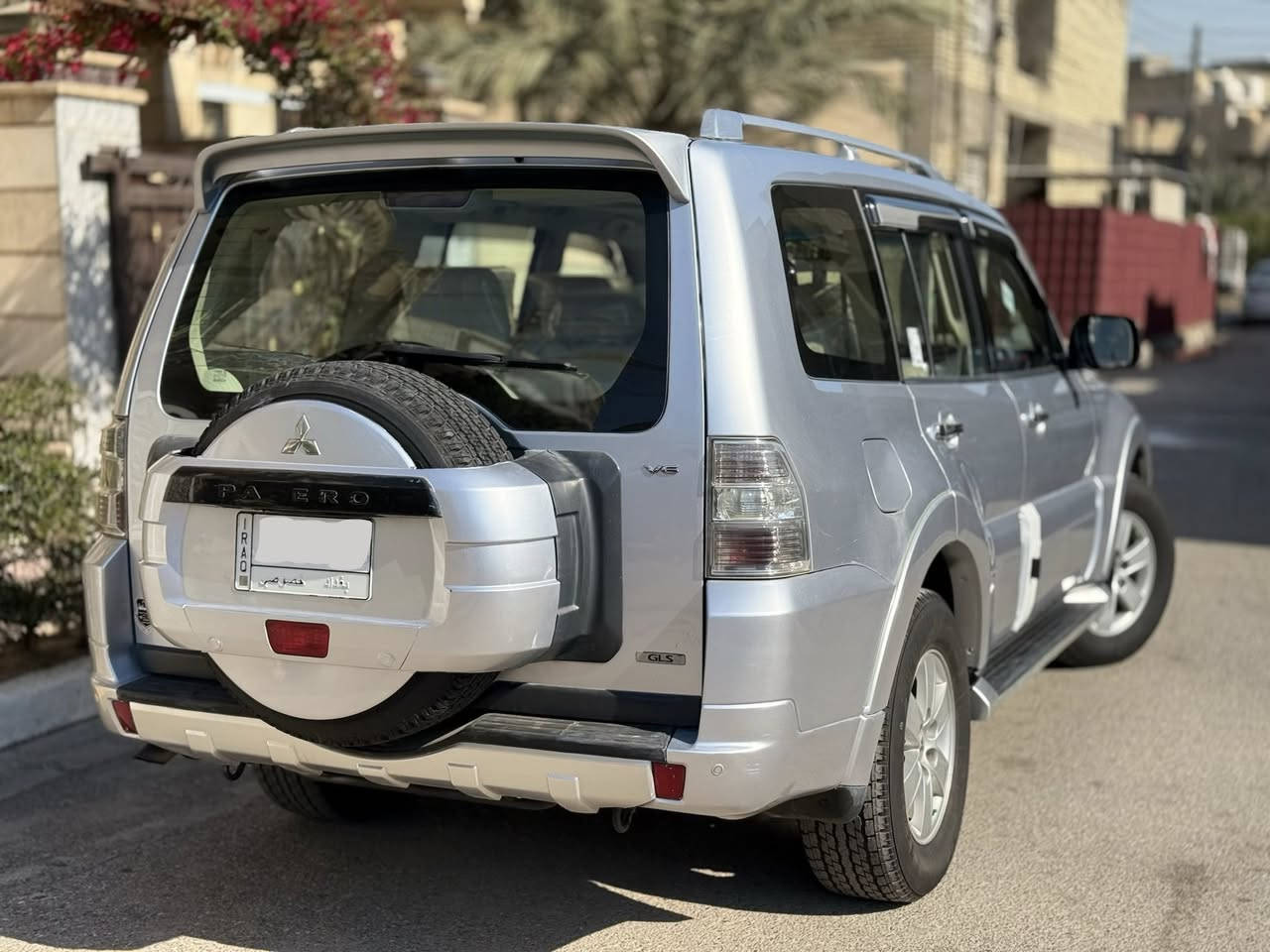 .
سلام عليكم عندي باجيرو للبيع موديل ٢٠٠٨.
سياره لا ضربه ولا صبغ ولا تبديل فقط صبغ شبر جاملغ لأمامي
سياره فوول مواصفات فوول تحكم ستيرن فتحه ويلكب نجمه 
 بكلايلت معروفه لمواصفات محرك ٦ سلندر/٣٥٠٠
غرفه سياره متوشمه بكامل كهربائيات سياره كله جاهزه 
تخم تاير جديد قبل سبوع مشتوت صدر جديد 
كير ومكينه خير من الله تراي سياره مال زيرو 
رقم بغداد تحويل مباشر 
سياره جاهزه مجهزه وبدون اي نقص 
مكان سياره بغداد الحبيبيه 
رقم الهاتف ***********
تصال فقط ما ممتواجد على نت
