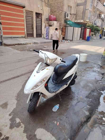 سلام عليكم دراجه كمكويه جي 4كفاليه عامه مكينه 125تونه شاته راجزه جدجد تونه شاته نزله دراجه متعوبه على متوزيه على بيعه مروسه برانه 4كيره سعر ٩٠٠ تصل ***********متوجد    واتساب رصيد ما جود فيسبوك مكانه بغداد شعب شارع المدارس
