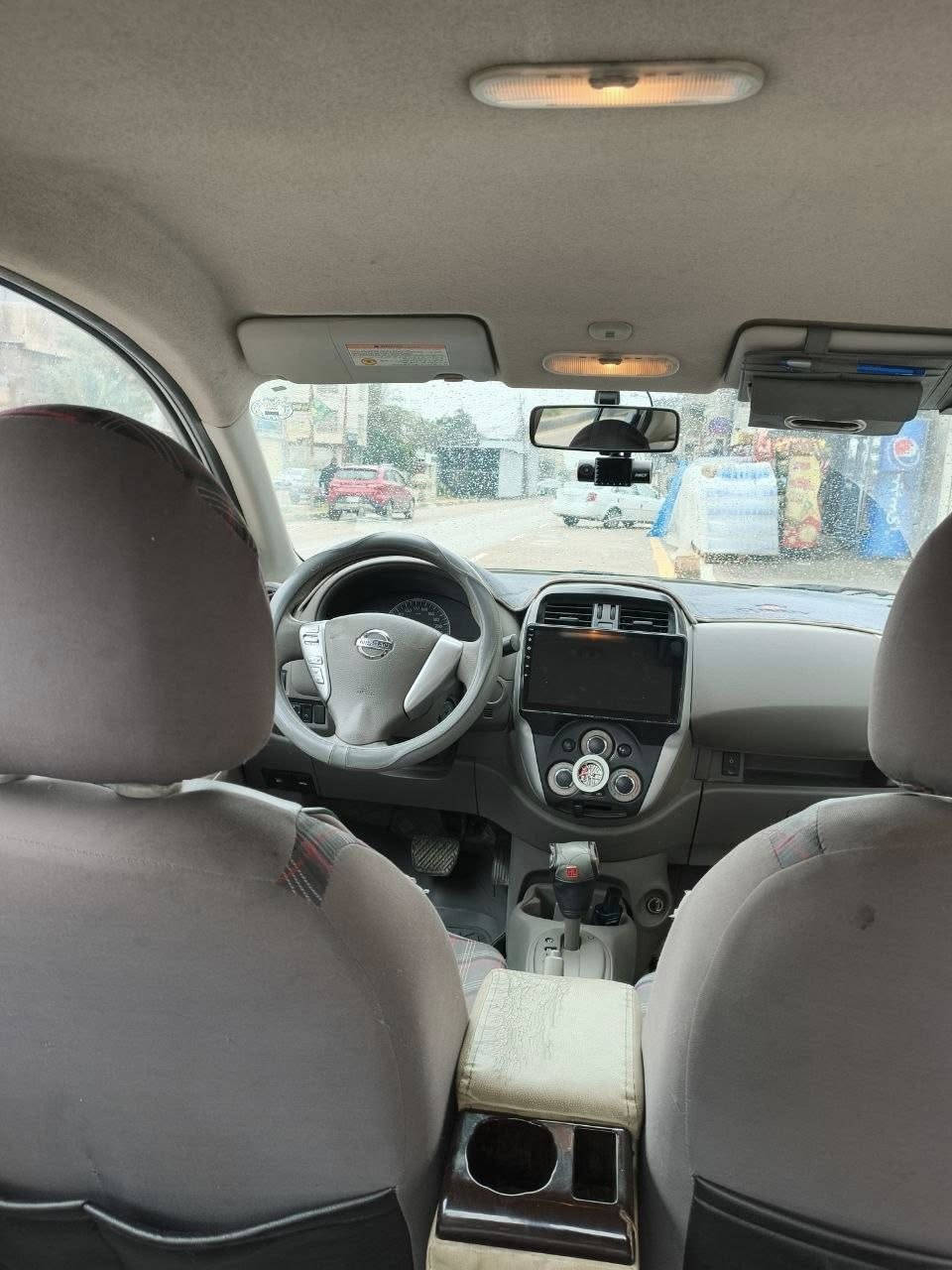 السلام عليكم 
نيسان صني هندي 2021
عداد الكيلو 76الف
سياره مكفوله ما عدا ملاحظات بسيطه راح اذكرها 
اول شي سياره بدون صبغ 
بيها هاي الطخه الي موضحه بالصور ومصلحه البك لايت مبدل اصلي تفصيخ 
وطخه خفيفه جدا عكس باب السايق الخلفي
رصعات خفيفه موضحه بالصور 
كير ومحرك مكفول والسياره عليها ادامه البارحه كملتها الله شاهد صدر السياره واذان المحرك،ولاستيك رباط  كله جديد، واصلي 
زوج تاير، امامي جديد،شهر ونص صار من بدلته درجه اولى بطاريه بعدها ضمن الضمان هم صار، شهرين، من مبدلها 
السياره بيها شاشه اندرويد كار بلي اصلي +كامرا دواره+ داش، كام خارجي وداخلي حساس حركه مباشر صور حتى لو السياره طافيه
دوشمه وتغليف + مفروشه كاربد عزل الحراره، والصوت مثل ماموضح بالصور
اضافه بلوجكتر  ثلجي 
السعر ١١٧ بيها مجال بسيط
العنوان بغداد حي القاهره قرب كايرو مول هاتف ***********
