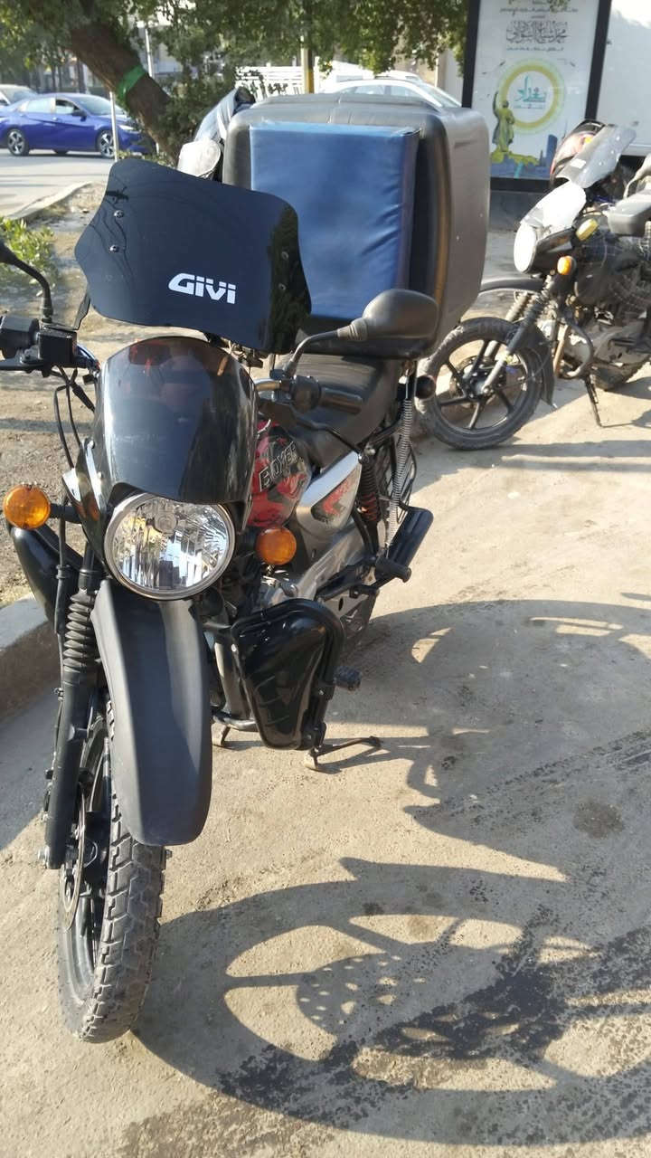 سلام عليكم دراجه بوكسر للبيع مرقم 2023لوحات وسنويه تحويل ثاني يوم الدراجه مكفوله جيب فيتر وفحص مكاني الحبيبيه رقمي *********** /*********** السعر 2700 وبيه مجال
