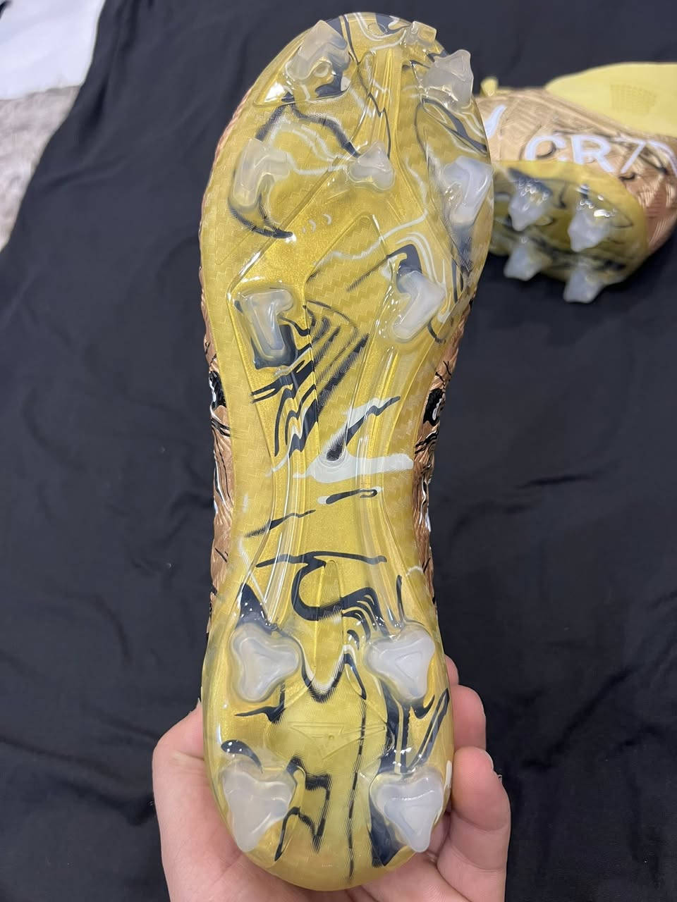 كوالتي عالي سعره بل محلات 40 ابيعه الك ويه توصيل 20  قياس 39 بس اني البس 43  صار علي شوي بي صغر  ***********
