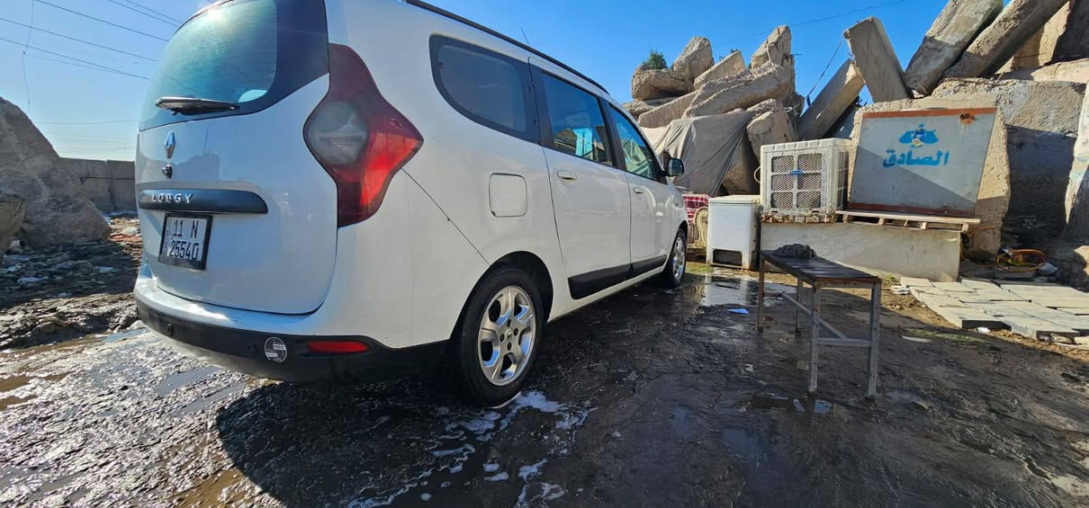 سلام عليكم ورحمة رينو لودجي ستيشن موديل ٢٠١٤ رقم بغداد جديد سياره كير مكينه اي نقص مابيها سونر موجود بيع او مراوس حساب القناعه مكاني بغداد الكرخ البياع سعر ٦٥ رقم الهاتف ***********
