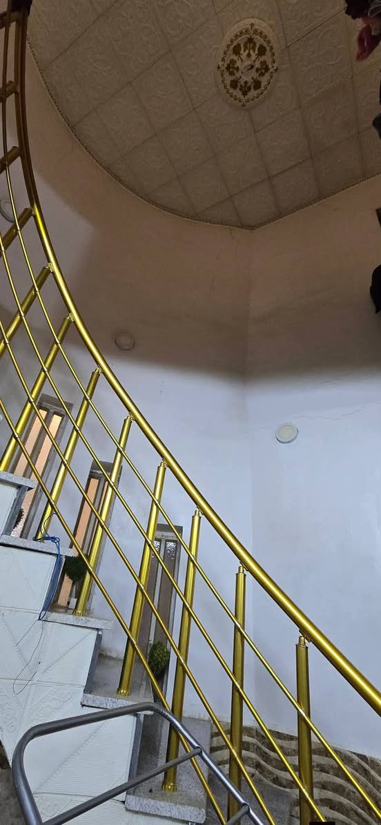 السلام عليكم
بيت للبيع طابو صرف 

العنوان جمعية الاسكان مقابل جامع اهل البيت

مساحته 253متر واجهه 13م

يحتوي ع

4 غرف نوم 

صالتين

مطبخ 

استقبال 

صحيات

طارمه كبيره

مناور 

للاستفسار أكثر الاتصال ع

***********

***********
