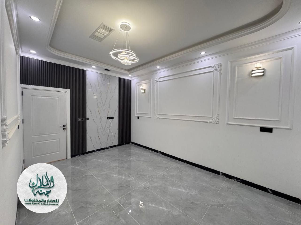 دار للبيع من طابقين بناء حديث Zeroفول ملكي مبني بأحدث المواد والمواصفات الهندسية ارضيه مرمر مغربي فول 
الكهرباء نظام فوتو سيل  دبل جام نظام طاقه شمسيه نظام تبريد مركزي نظام كامرات 
فول مواصفات طابو ملك صرف بأسم شخص واحد 

المساحة :- 115متــر واجهة 8 متـــر  

الموقع:- كركوك طريق بغداد قرب مطعم صويا والجبهة التركمانية ثالث عقار من الشارع العام  في منطقة من ارقى واجمل مناطق كركوك 

حيث يحتوي الطابق الاول على استقبال وهول وغرفه نوم 🛌 مطبخ حار بارد وصحيات ومناور وكراج سيارة 🚗 
والطابق الثاني 2 نوم حمامات وبلكونات عدد 2 ذات إطلاله جميله وسطح أول وثاني 

للمزيد من المعلومات والاستفسار التواصل معنا على الأرقام ***********
***********
او زيارة مكتبنا الكائن في كركوك

الفرع الاول طريق بغداد قرب اسواق غندوره

الفرع الثاني حي عدن مجاور جامع تحسين صوراني
