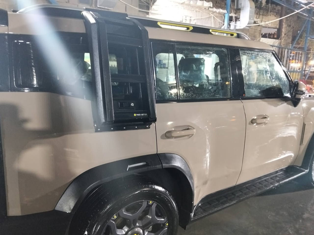 جيتور T2 
موديل 2025
ماشيه35كيلو 
بيها حالوب بسيط بالبنيد و بلقماره
و ضربه بسيطه بارد بالباب الخلفي موضحه بلصور
الداخل زيتوني و الحزام برتقالي و بيها درج و جنطه 
السعر 35 مليون للاستفسار 
***********
