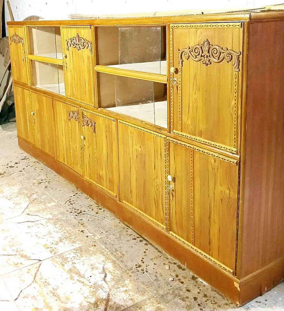 بوفيه مستعمله ثلاثة أمتار تسكام للبيع مكاني الشوملي ويوجد خدمة توصيل ***********
