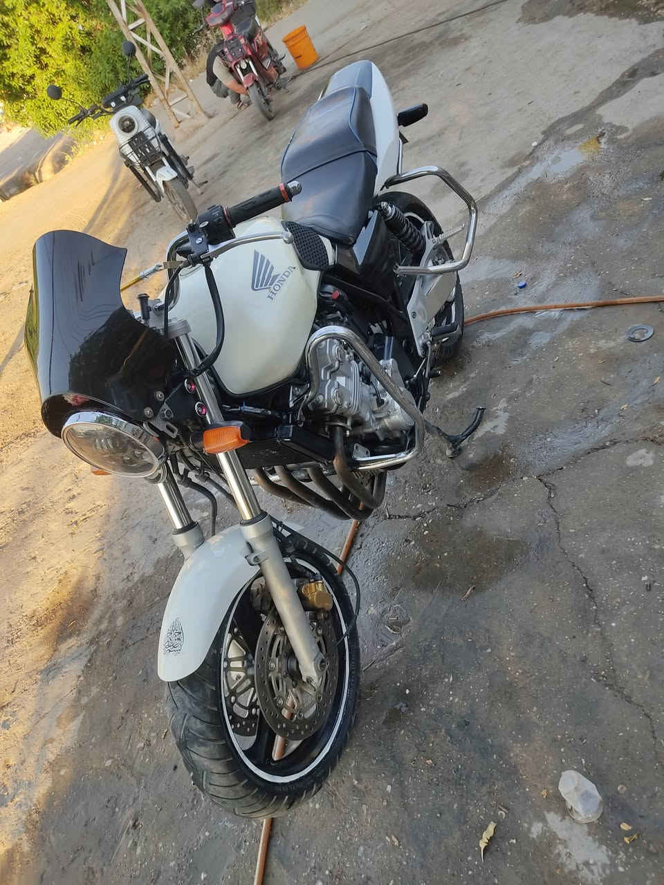 لبيع دراجه سيبي مكينه 400 موديل 2004 جيل 2 سرعه 180 دراجه مكفوله
خاص غير محتاج اتصل وتدلل ***********سعر 23 وبيه مجال

