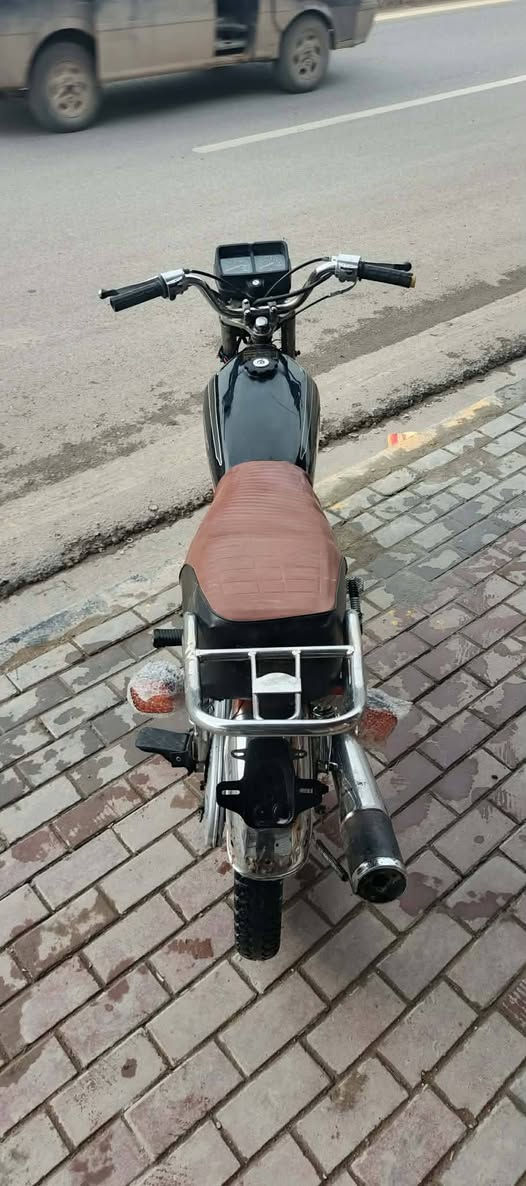 شكد سعره؟؟          🤑             (275وبيها مجال) 
شنو مجالهه         🌹                            (25 ) 
دزلي رقمك.                                 
( *********** )
موجود على الخاص                     
( اي حبيبي موجود).
مكاني المجموعة الثقافية
