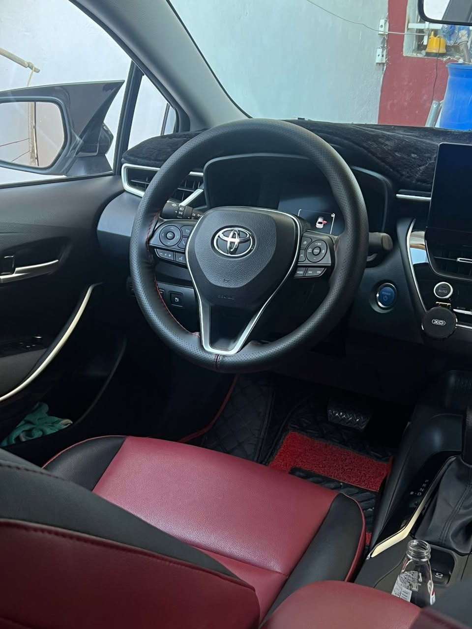 كورلا 2024 
ماشيه 31 الف 
موصفات الكورلا المعروفه 
ملاحضات خدوش ب داعميات + رصعه خفيفه ب جاملغ الامامي فقط 
لل استفسار 
***********
