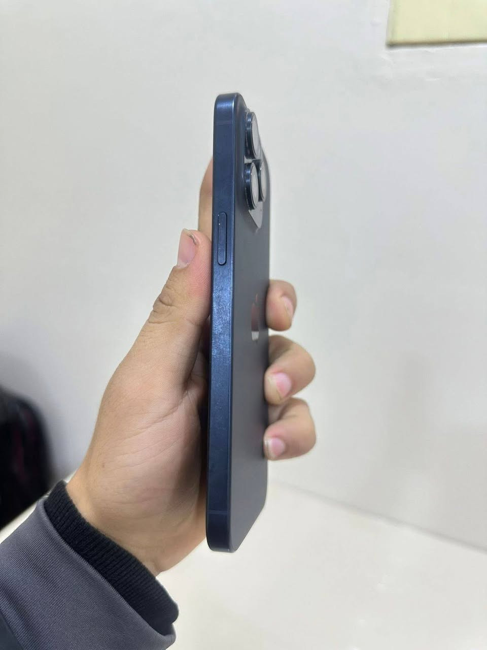 للبيع ايفون 15 برو ماكس
الجهاز نضيف 100% مال بيت، استعمال خفيف وما بيه أي عيب نهائياً.
مكفول من كلشي، مجرد رغبة بيع حتى أشتري ايفون 17.
🔋 نسبة البطارية: 92%
🎨 اللون: نيلي (أزرق)
الجهاز على الفحص، 
السعر مناسب تواصل خاص
***********
