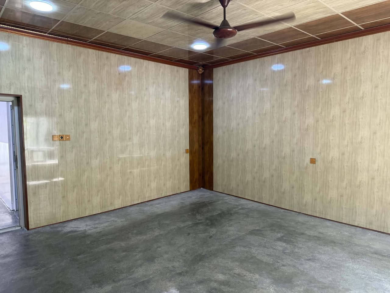 سه رتا به ناوى خوداى گه وره و ميهربان
سلاو كريارانى به ريز 

ئه م خانومان لايه بوفروشتن 

مساحه 200متر غربية 

پيكهاتوه له دووژورنوستن 

هول /ميوان /مشته ملأت 

متبغ /مساعد متبغ 

فرعى قيرتاوه 

ئاوى زورباشه 

عنوان كركوك 

بنجاعلى بشت دائيره 

كاربايى بنجاعلى 2فرع 

ياخود نزيك جامع 

ريگاى بهشت 

نرخى 53مليون و مجال 

بوزانينى زياترپه يوندى كن 

به م ژمارانه ى لأى خواره وه 

***********//***********

توى به ريز هه رمولكيكت هه يه بوفروشتن 

وينه و عنوان بوبيجه كه مان بنيرين 

ياخود سه ردانى نوسينگه كه مان 

بكه ن نوسينگه ى شالاو زه نگه نه
