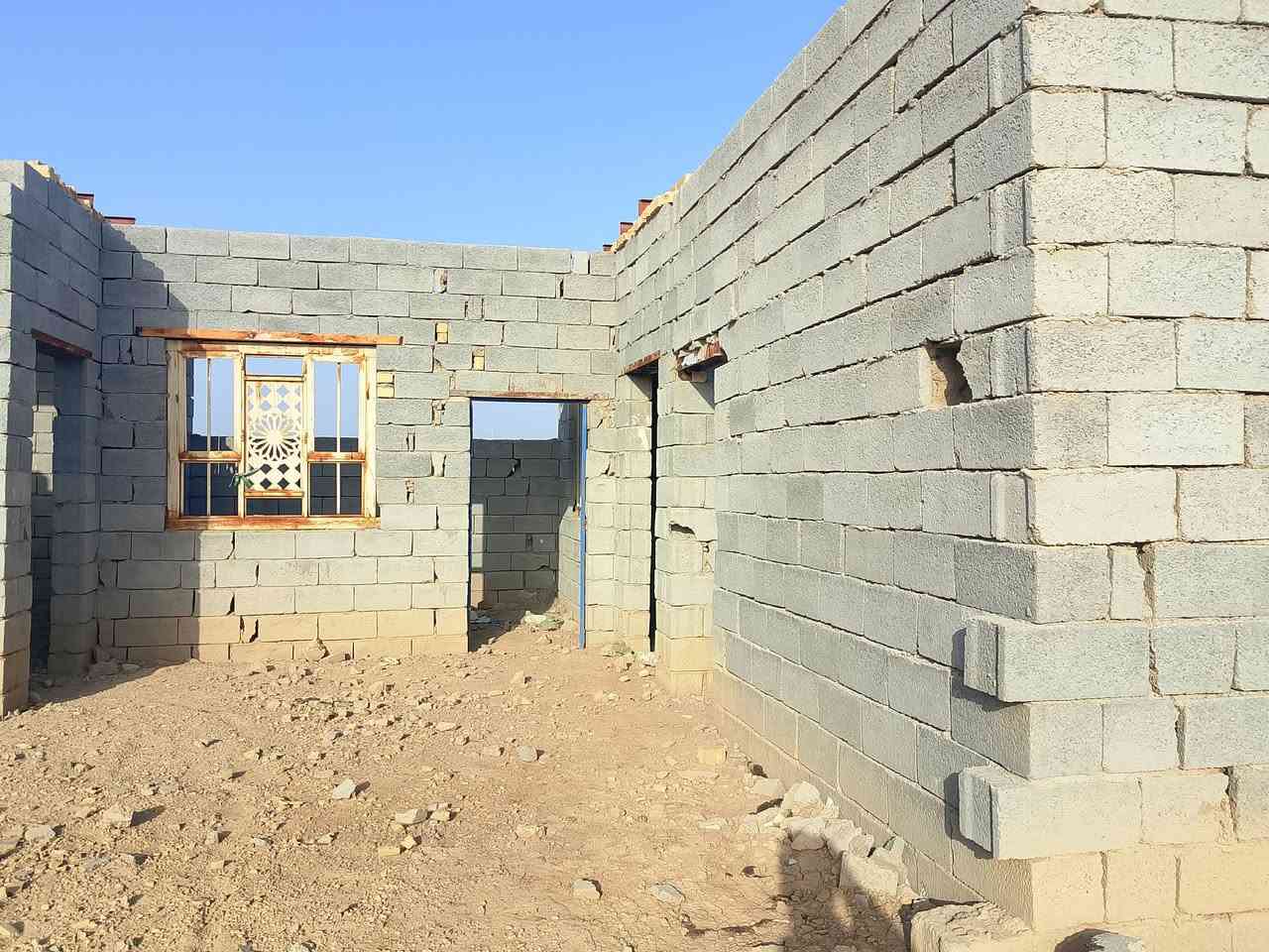 سلام عليكم
بيت مساحته 200
شارع شيخ نعمه متوفر ماي وكهرباء 
سعر خاص
*********** بيه واتساب
