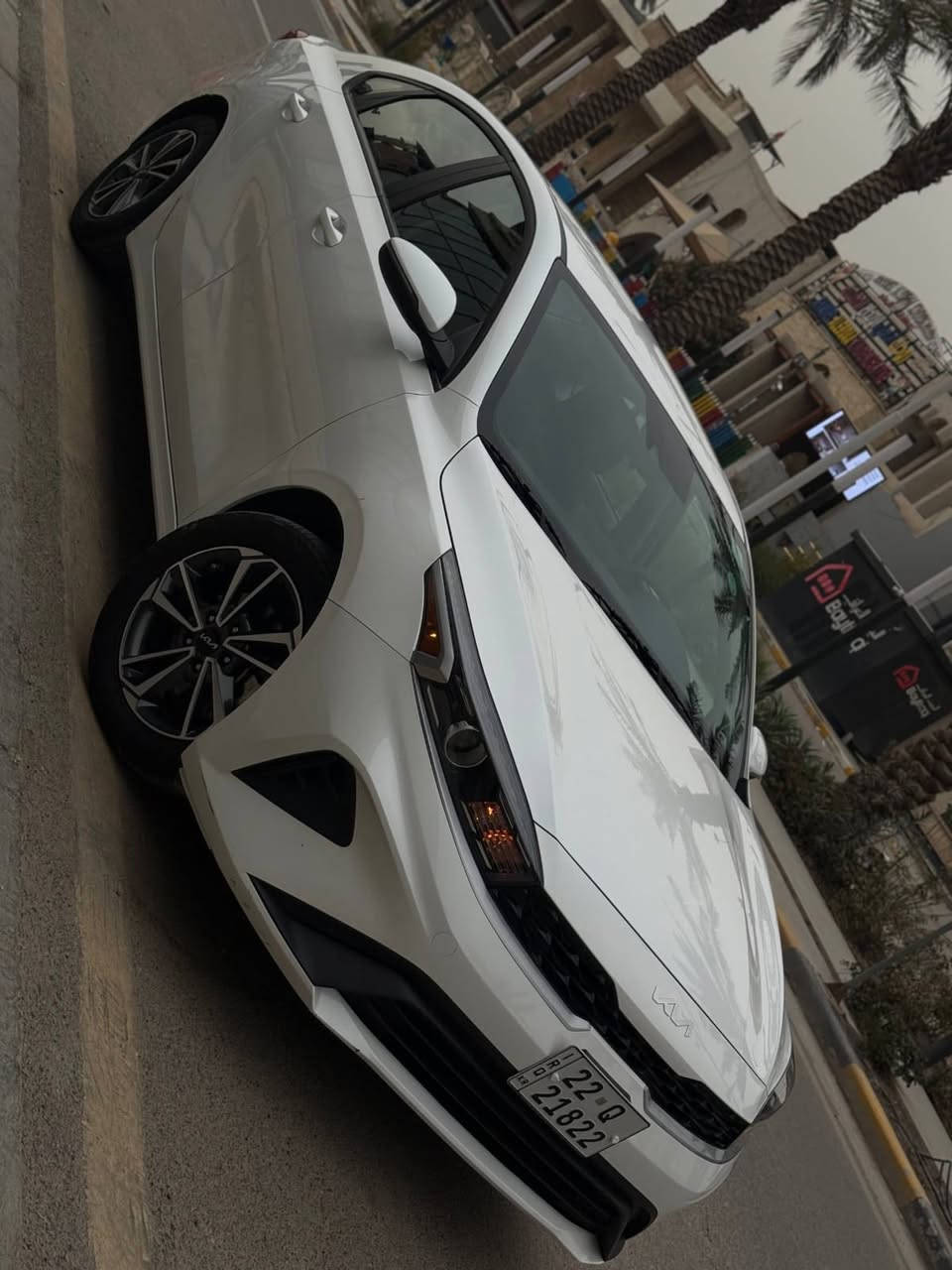 سلام عليكم من رخصت صاحب الكروب كيه فورتي موديل 24 دخول جديد رقم اربيل جديد وهزه جديد موصفات سياره رادار محيطي 360 درجه سياقه ذاتيه شاشه بدون ايرباك ماشيه 30 حادثه موضح بل صوره جاملغ نفسه بارد وجنطه اصليه نفس الون بدلته وليه مصبوغ يعني بدون حوض بدون معجون سياره احله من صوره سعره 175 وبيه مجال مكان سياره بغداد الكراده *********** وعتذر عل يطاله
