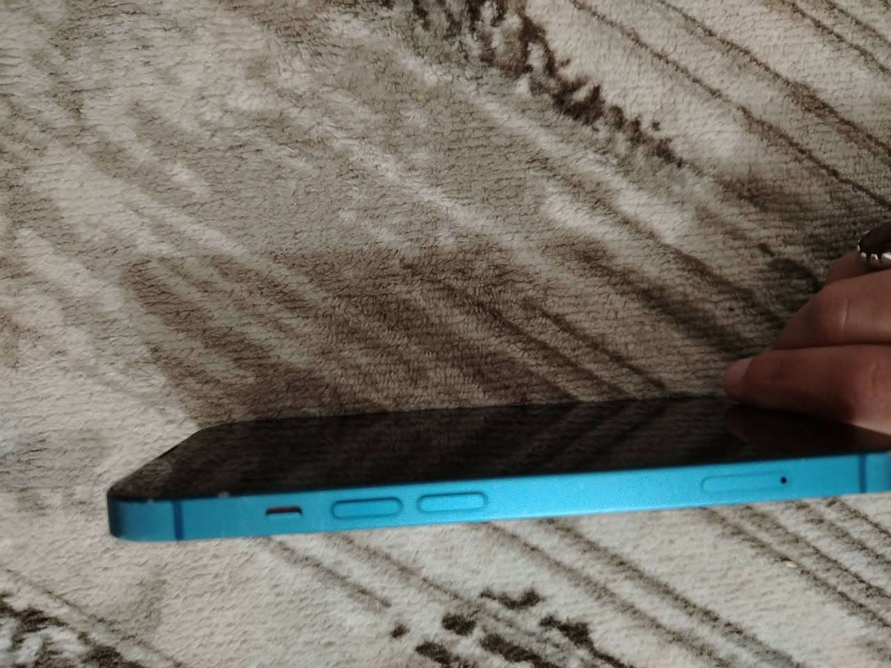 ايفون 13Pro
كلش نضيف

بطاريته 57

لون نيلي 

جهاز كلشي شغال بي  

سعر 500 بي مجال قليل 

ارقم ***********
