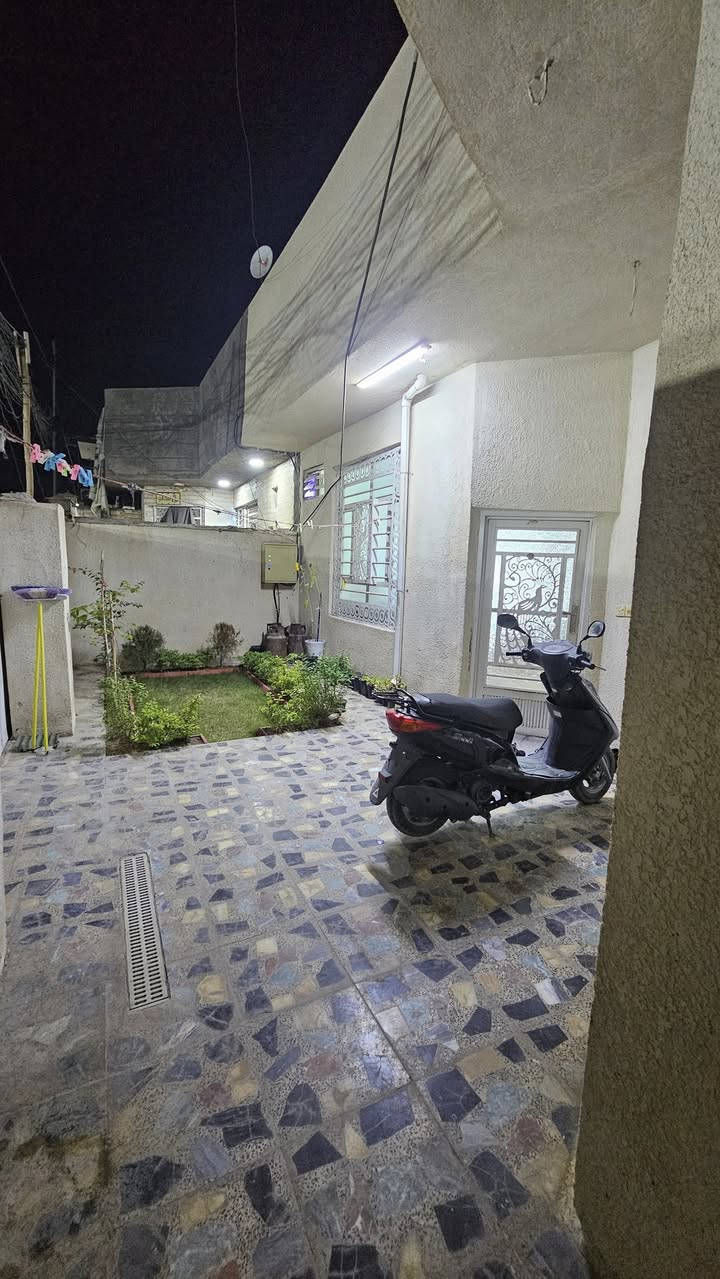 السلام عليكم
بيت للبيع مساحة ١٦٠ متر طابو زراعي سند ٢٥ عقد محكمة يحتوي على استقبال كبير + صالة + غرفتين نوم + مطبخ كبير تواليت خارجي حمام مع تواليت غربي العنوان كربلاء شارع طويريج كربلاء قرب جامعة فريحة قرب ركن الحافظ الفرع مقابل عمود ۱۳۰ للاستفسار عن السعر المراسلة

خاص او واتساب

***********
