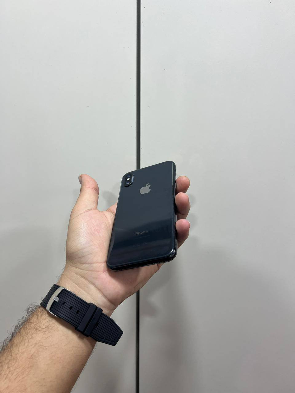ايفون X ذاكرة 256GB، جهاز نضيف وحلو نضافة 100%.
مستبدل شاشة أصلية، الجهاز شغال وسلس وما بي أي مشاكل بالاستخدام اليومي.
الكامرات حالياً واقفة، ما أعرف إذا فلاتة أو عط،  بالكامرات نفسها.
💰 السعر: 95 ألف؛ قفل قفل 
📍 العنوان: بغداد - البياع
📞 ***********
📲 متوفر واتساب
🚚 يوجد توصيل داخل بغداد
الجهاز مرتب وخو جديد، والمعاينة خير برهان.
