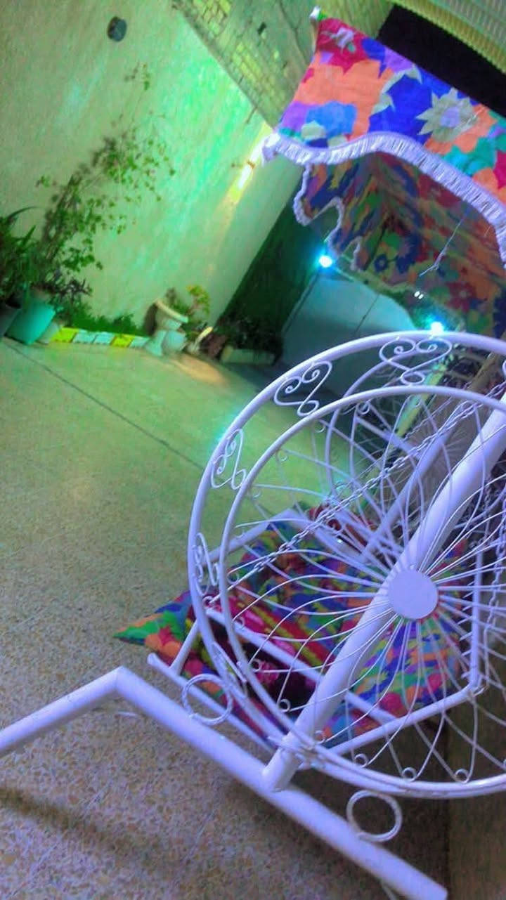 يا الله بيت300 متر للبيع واجهه 10 نزال 30
مع مشتمل 
ومحلات ثنين 
المشتمل بناء حديث مسلح
يحتوي ٣ غرف نوم 
ومطبخ واستقبال
البيت يحتوي على خمس غرف نوم 
حمامات 4
استقبال وصاله 
وكراج جبير 
طابو ملك صرف
او 
نصف الدار للبيع جبها 5 نزال 30 يعني 150 متر 

سعر المتر مليون واربعميه وخمسين 1450 
الشعب 
الجزائر قرب الفيحاء.للتواصل اتصل ع رقم  وتساب 📞***********
