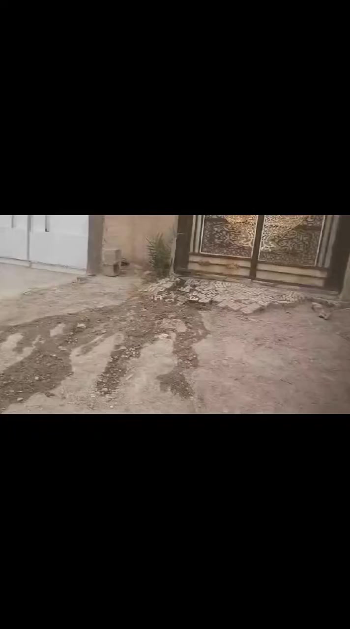 دار للبيع حق سند 25 مساحة 280 متر بناء حديث طابوك يبعد عن الشارع 50 متر كهرباء خطين ماء خير من الله العنوان بغداد جسر ديالة. الجديد الكرغولية  سايد الاواحد مقابيل بانزين خانة لاتصال علا صاحب الرقم ***********
